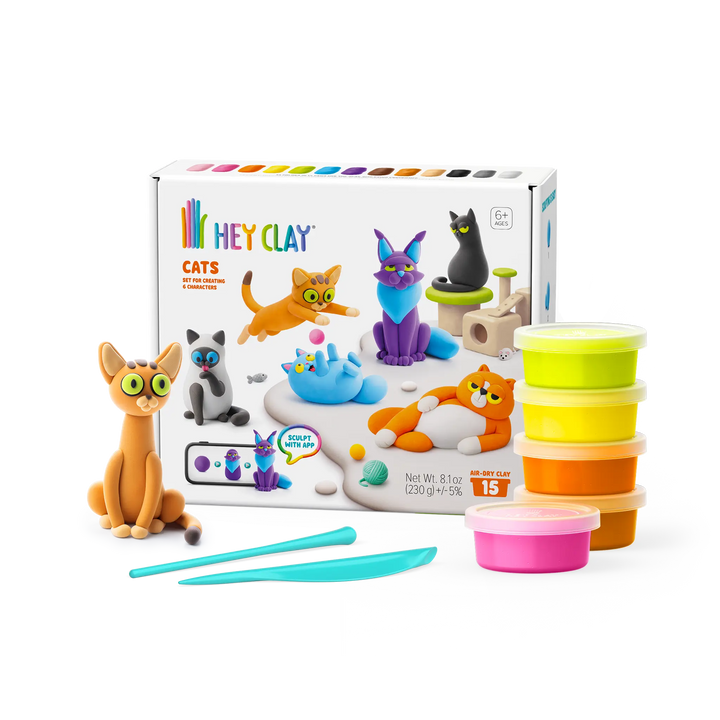 Cats characters sculpted from the HEY CLAY Cats set, on a table
